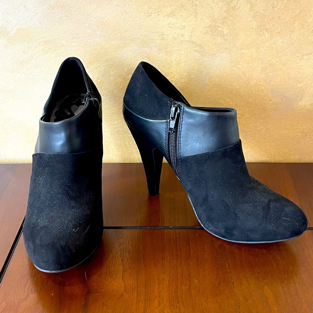 FERGALICIOUS Black Ankle Boots
